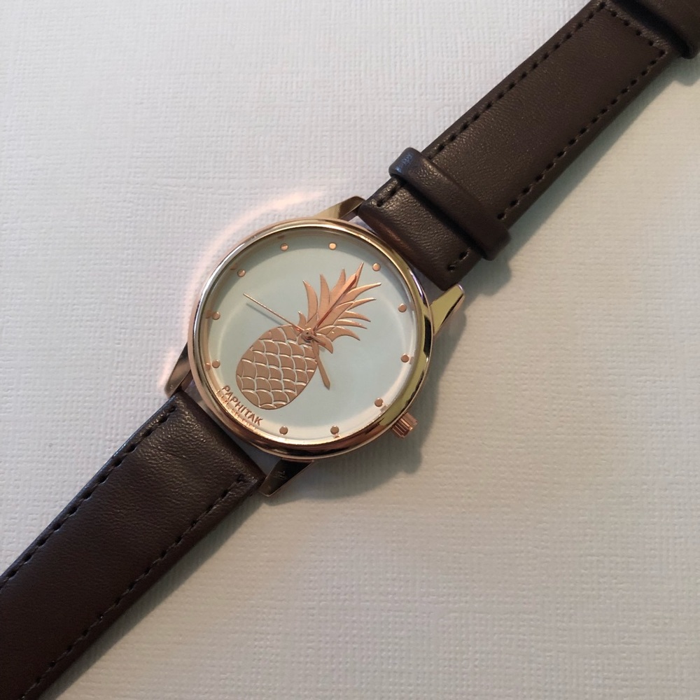 Super cute pineapple gold and brown watch